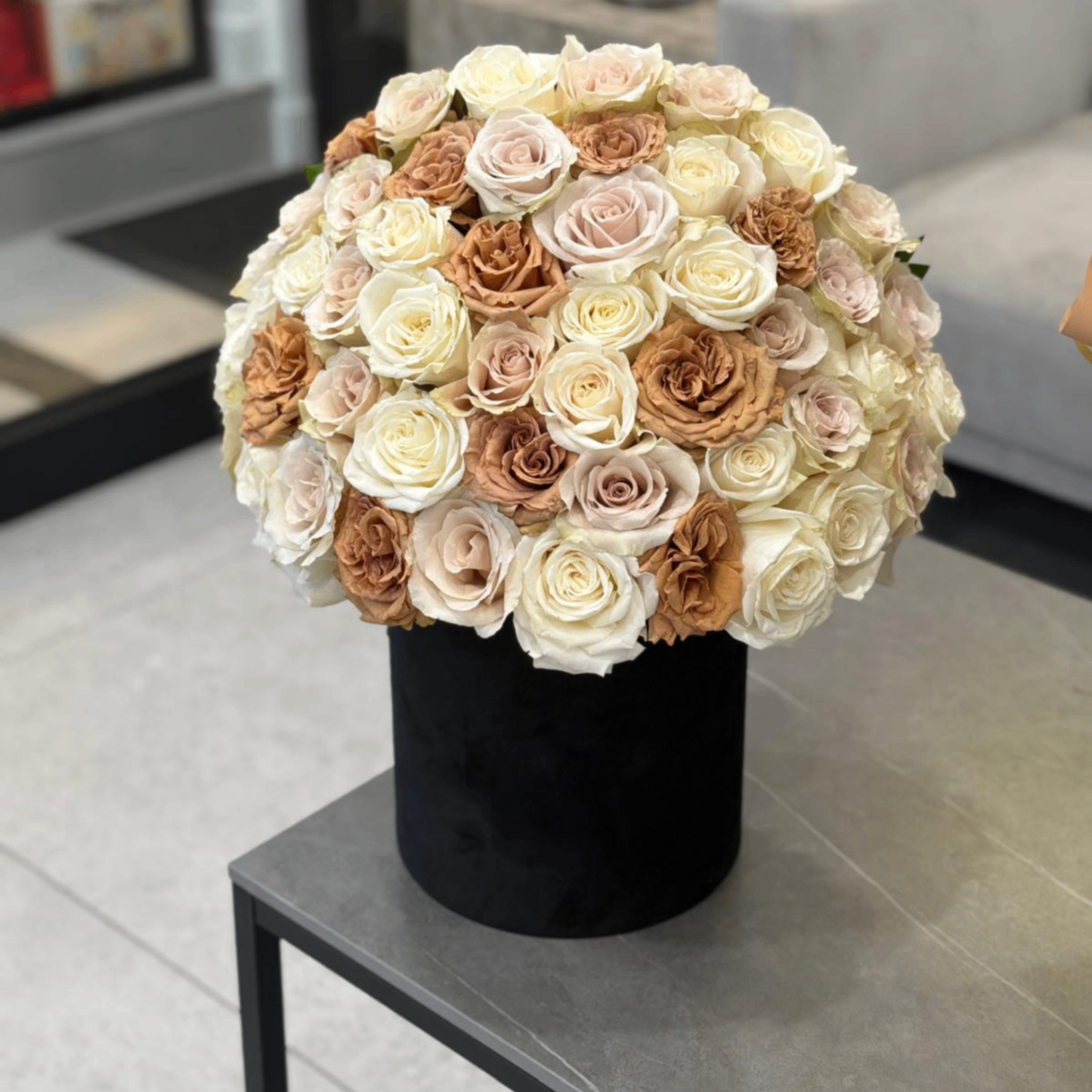 Cream toffee blush roses black box